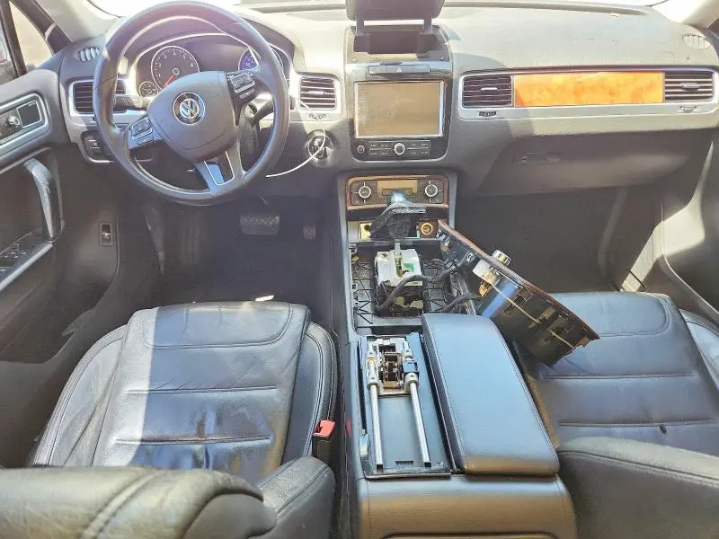 2012 VOLKSWAGEN TOUAREG V6  