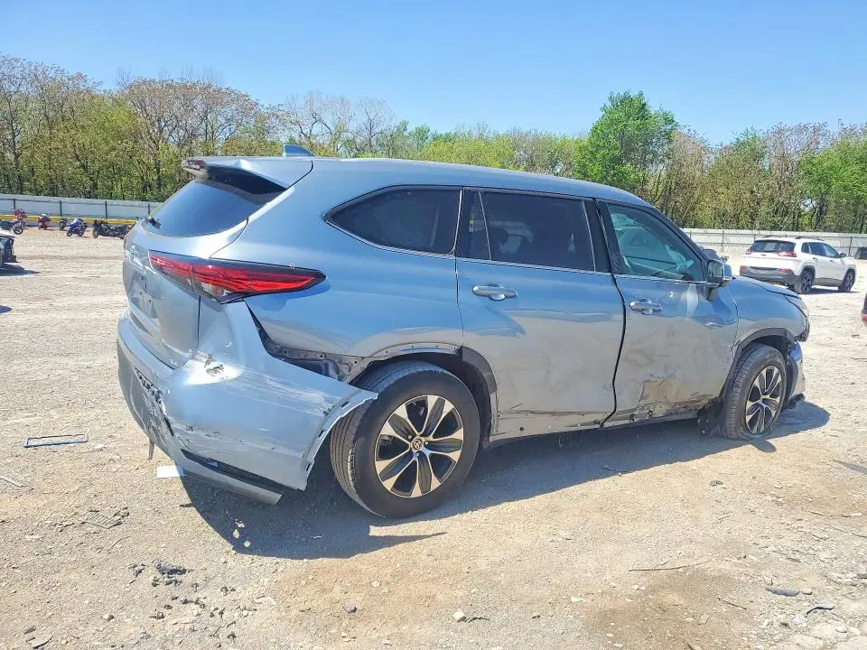 2022 TOYOTA HIGHLANDER XLE  