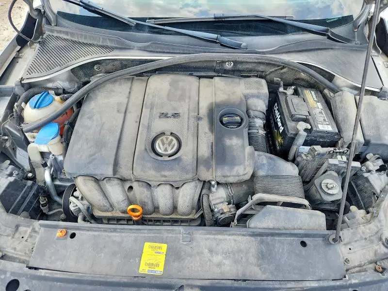 2013 VOLKSWAGEN PASSAT S  