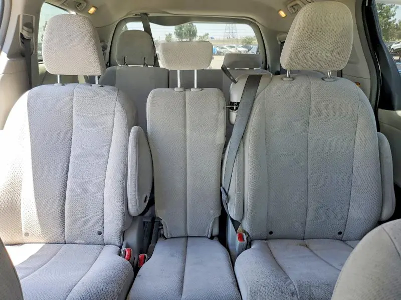 2013 TOYOTA SIENNA LE  