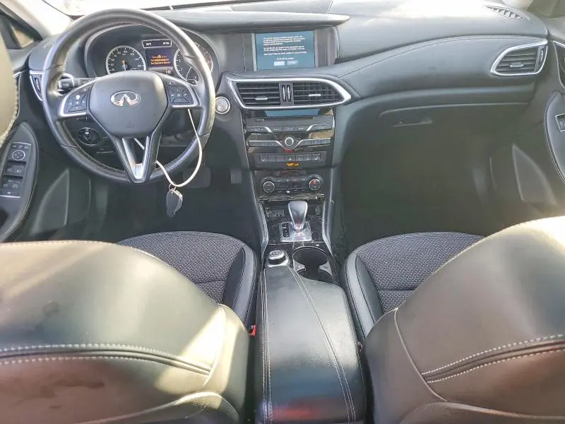 2019 INFINITI QX30 LUXE  