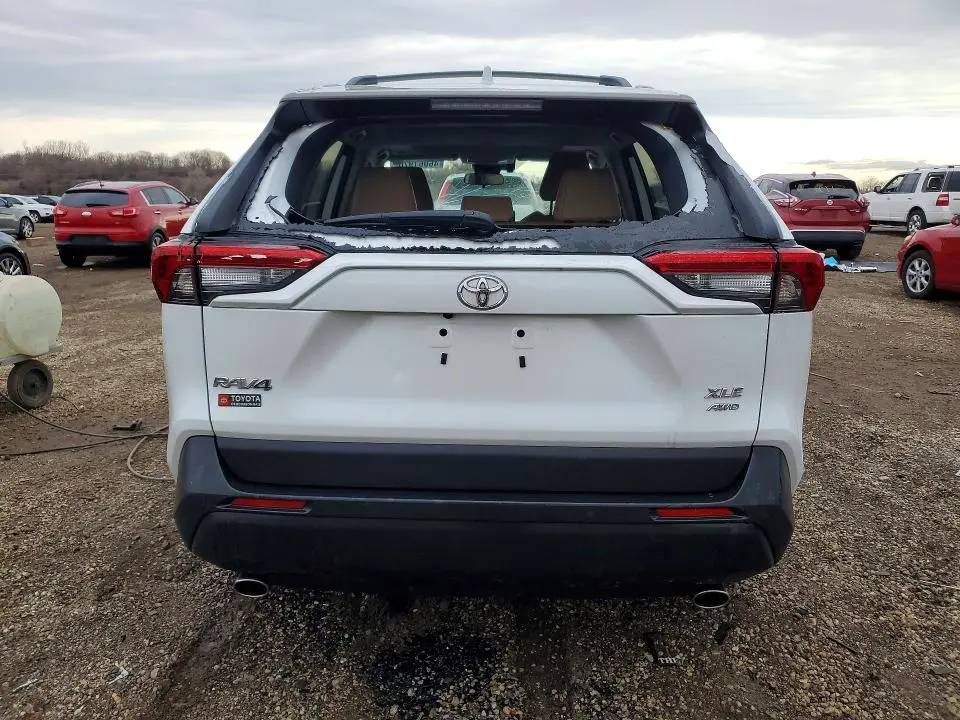 2024 TOYOTA RAV4 XLE PREMIUM  