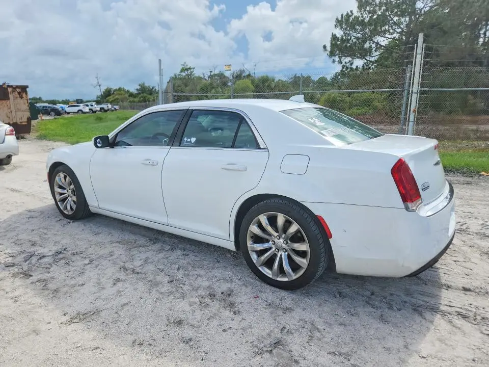 2016 CHRYSLER 300 LIMITED  