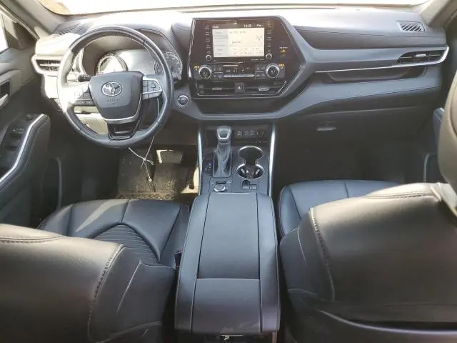 2022 TOYOTA HIGHLANDER XSE  