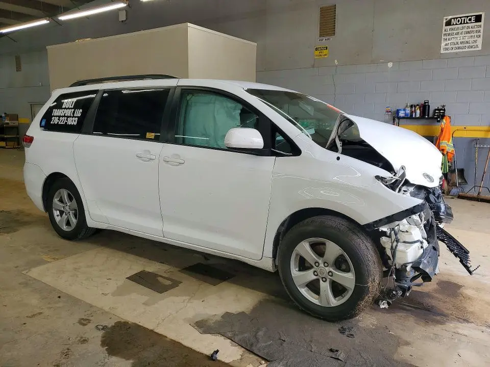 2011 TOYOTA SIENNA LE  
