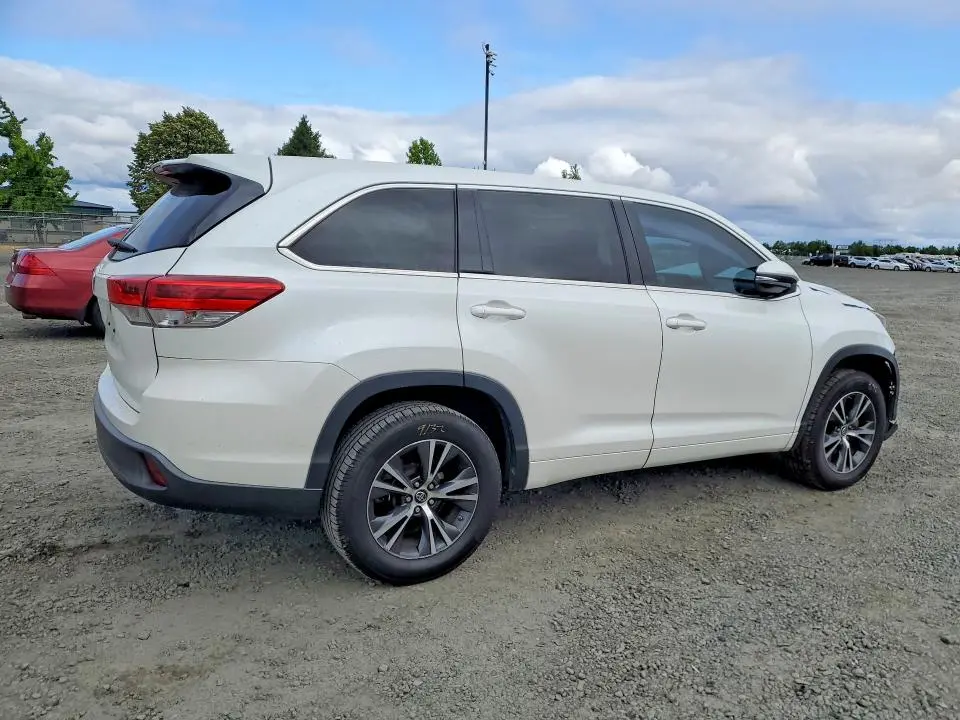 2017 TOYOTA HIGHLANDER LE  