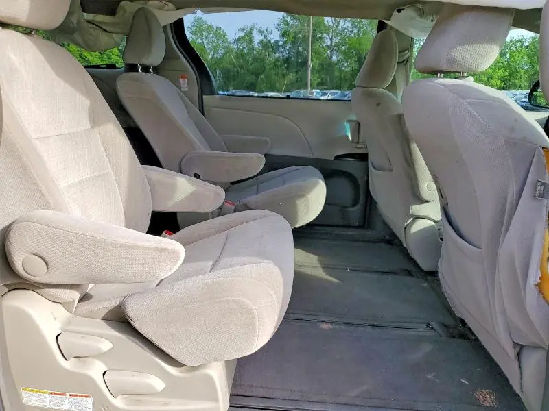 2015 TOYOTA SIENNA LE  