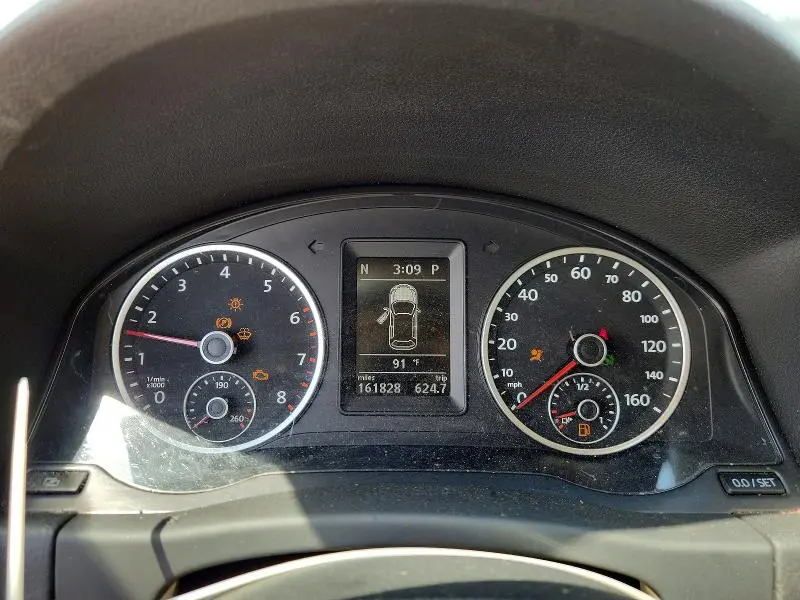 2010 VOLKSWAGEN TIGUAN S  