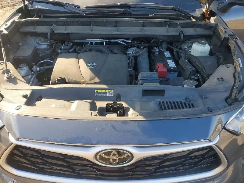 2021 TOYOTA HIGHLANDER LE  