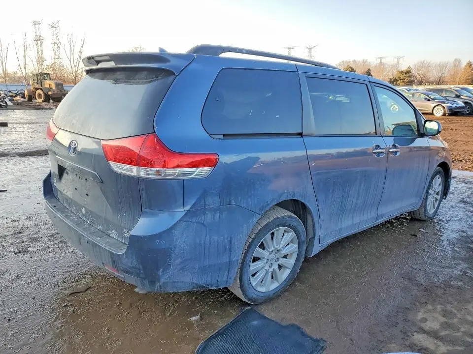 2014 TOYOTA SIENNA XLE 7-PASSENGER  