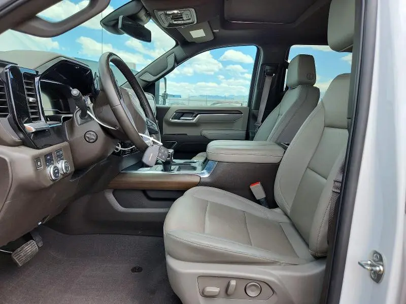 2025 GMC SIERRA K1500 SLT  