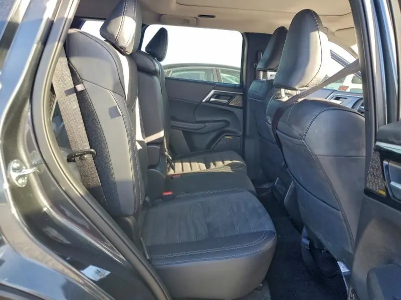 2025 MITSUBISHI OUTLANDER SE  