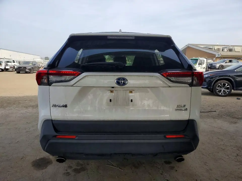 2020 TOYOTA RAV4 XLE  