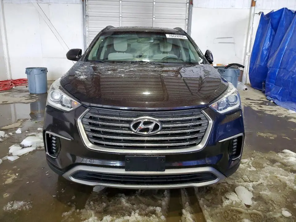 2017 HYUNDAI SANTA FE SE  
