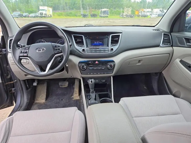 2017 HYUNDAI TUCSON SE  
