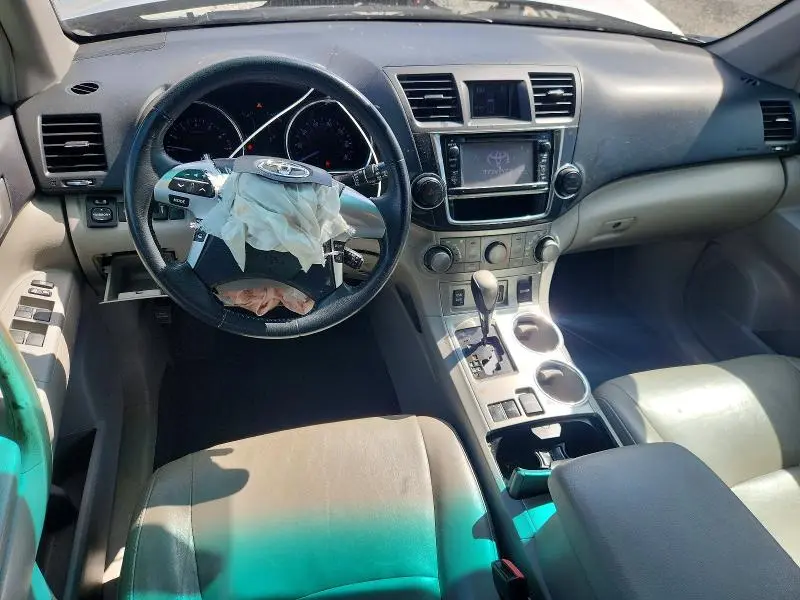 2013 TOYOTA HIGHLANDER SE  