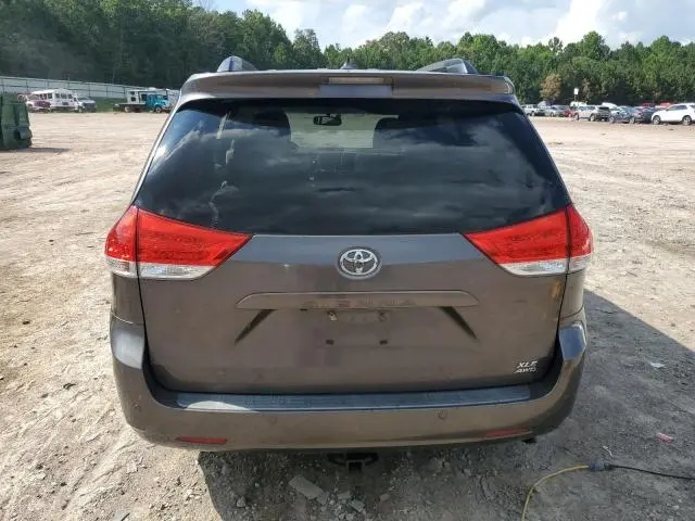 2024 TOYOTA SIENNA XLE  