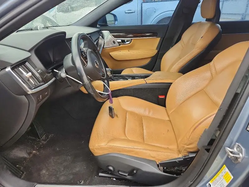 2018 VOLVO S90 T5 MOMENTUM  