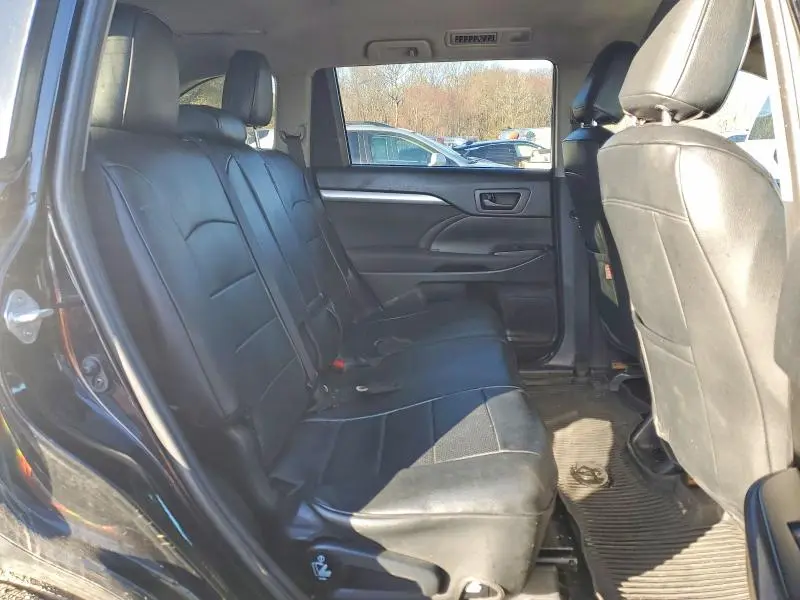 2019 TOYOTA HIGHLANDER LE  