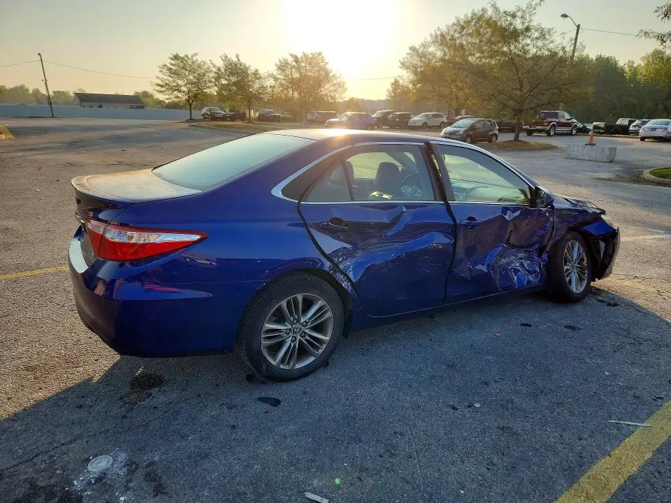 2015 TOYOTA CAMRY SE  