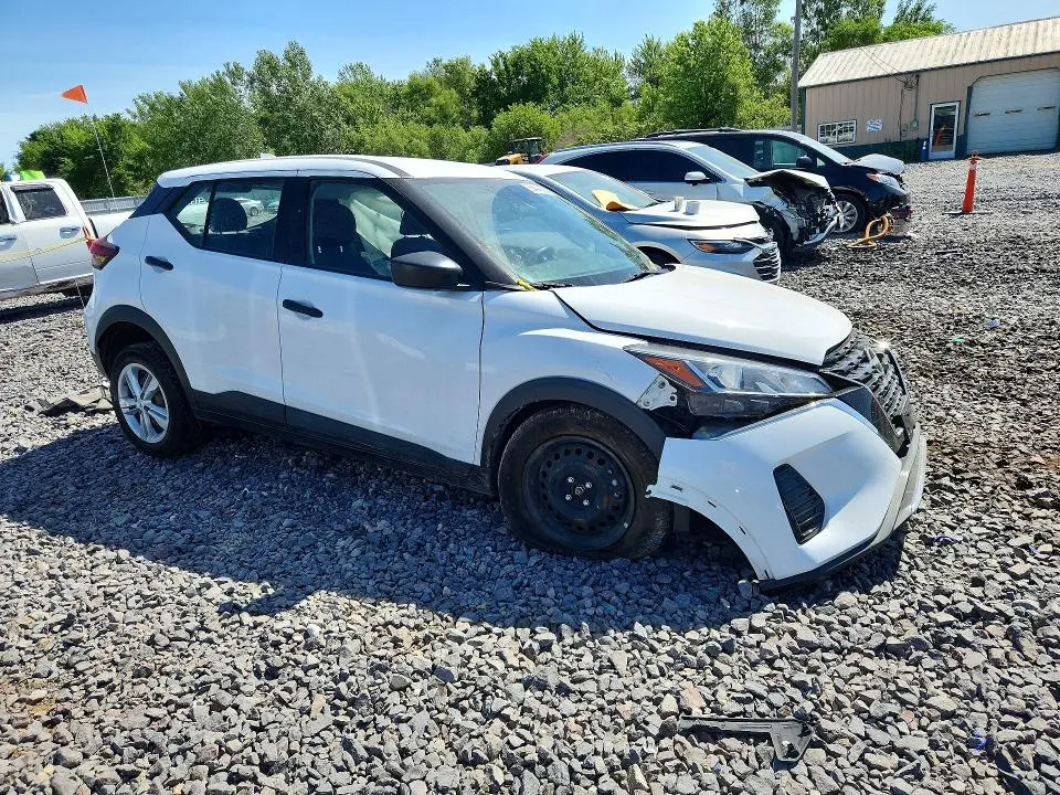 2022 NISSAN KICKS S  