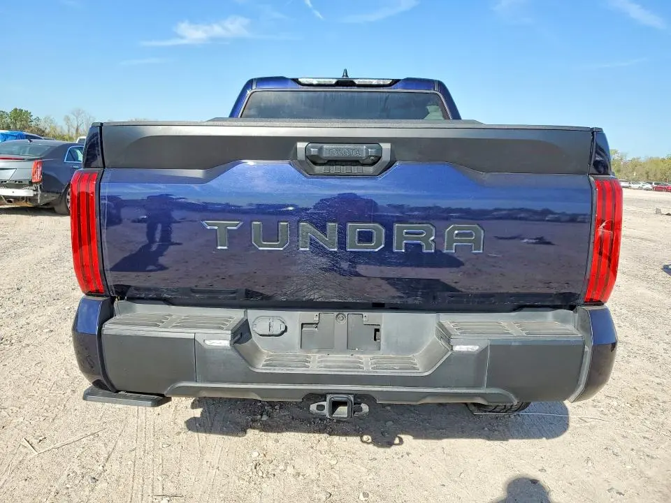 2024 TOYOTA TUNDRA SR5  