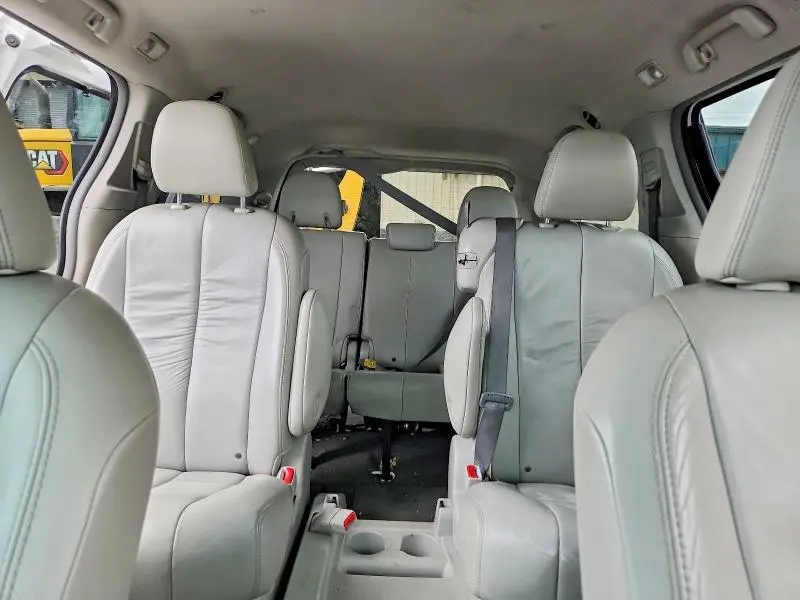 2011 TOYOTA SIENNA XLE 8-PASSENGER  