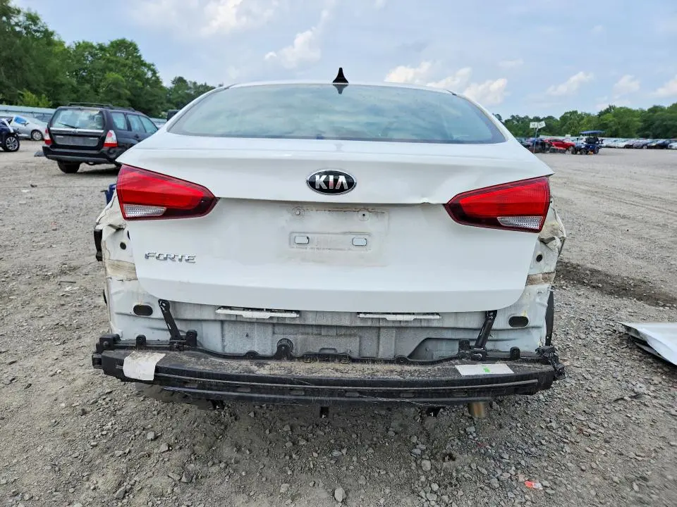2017 KIA FORTE LX  