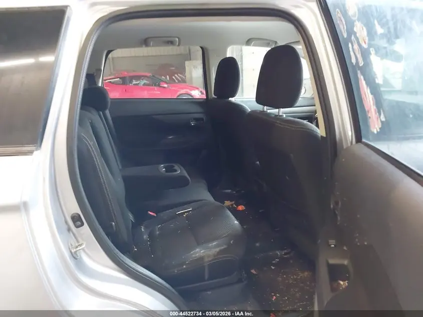 2016 MITSUBISHI OUTLANDER SE