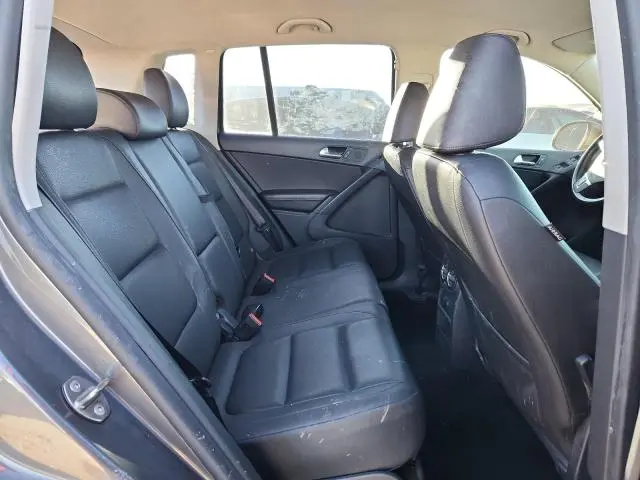 2016 VOLKSWAGEN TIGUAN S  