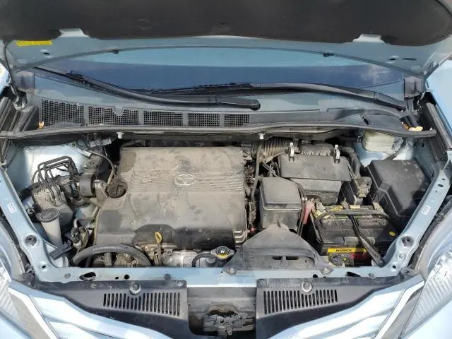 2015 TOYOTA SIENNA LE  