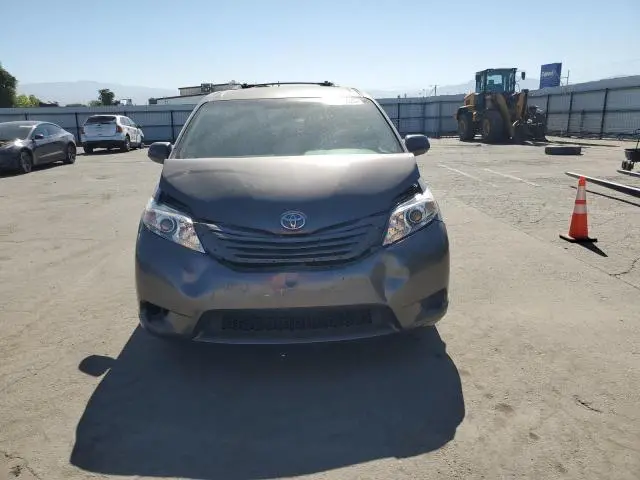 2017 TOYOTA SIENNA LE  