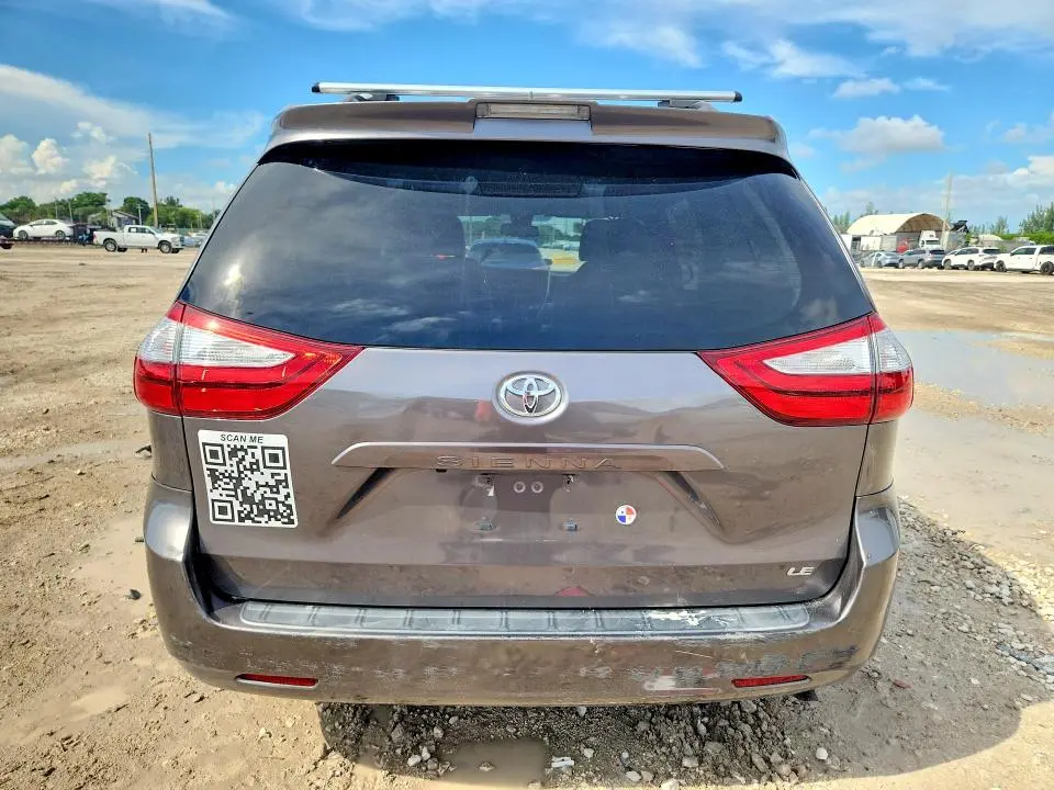 2019 TOYOTA SIENNA LE  
