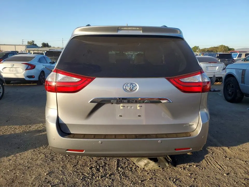 2017 TOYOTA SIENNA LIMITED PREMIUM 7-PASSENGER  
