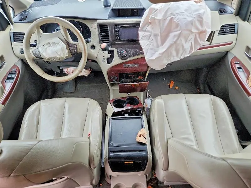 2013 TOYOTA SIENNA XLE 8-PASSENGER  