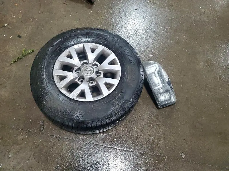 2017 TOYOTA TACOMA SR5 V6  