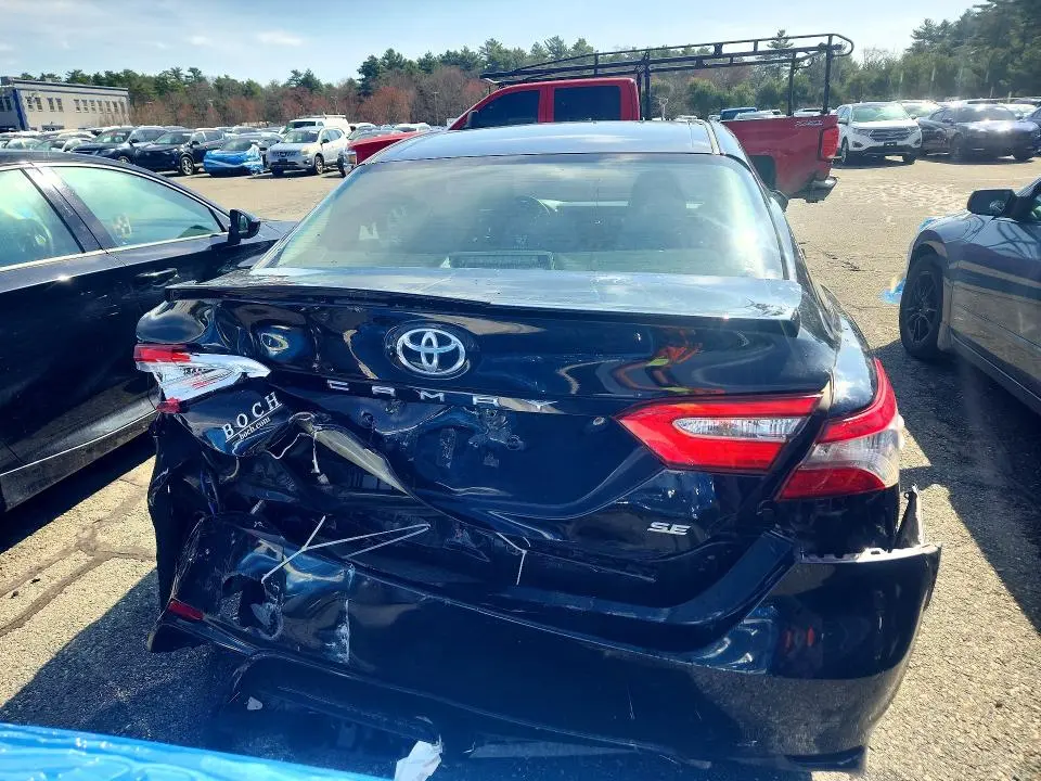2018 TOYOTA CAMRY SE  