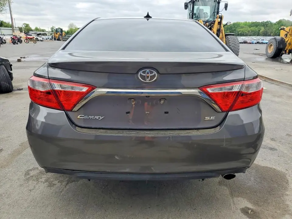 2015 TOYOTA CAMRY SE  