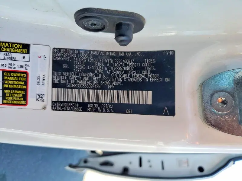2011 TOYOTA SIENNA LE  