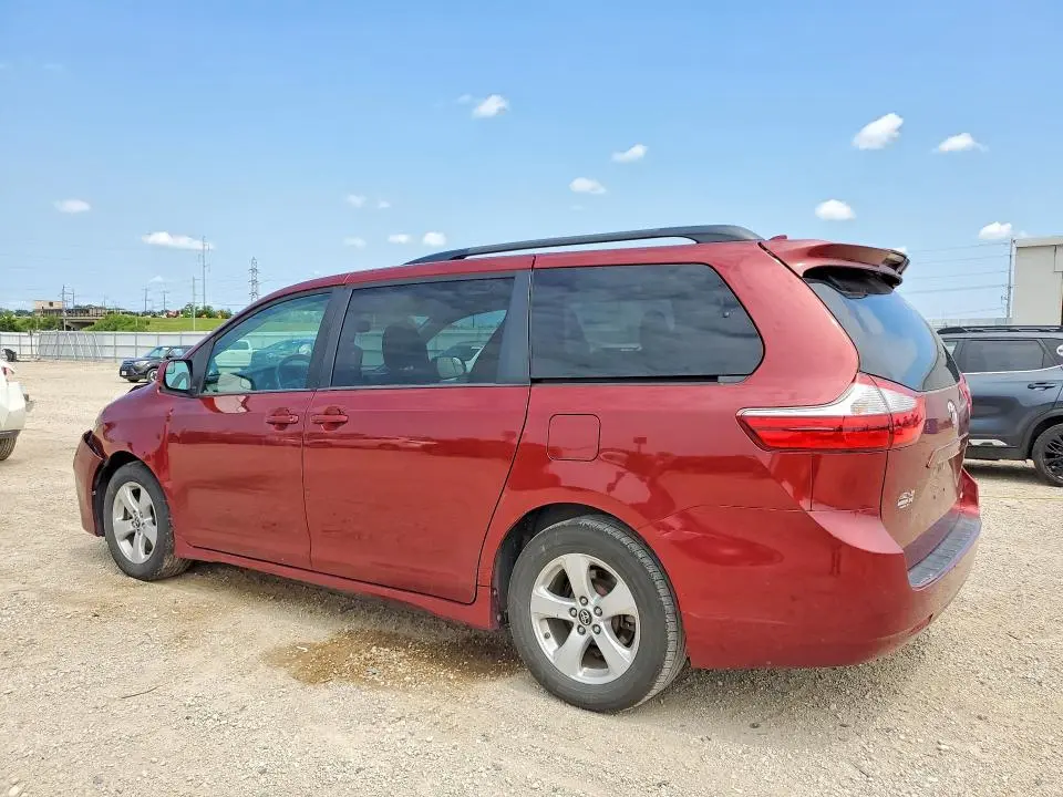 2019 TOYOTA SIENNA LE  