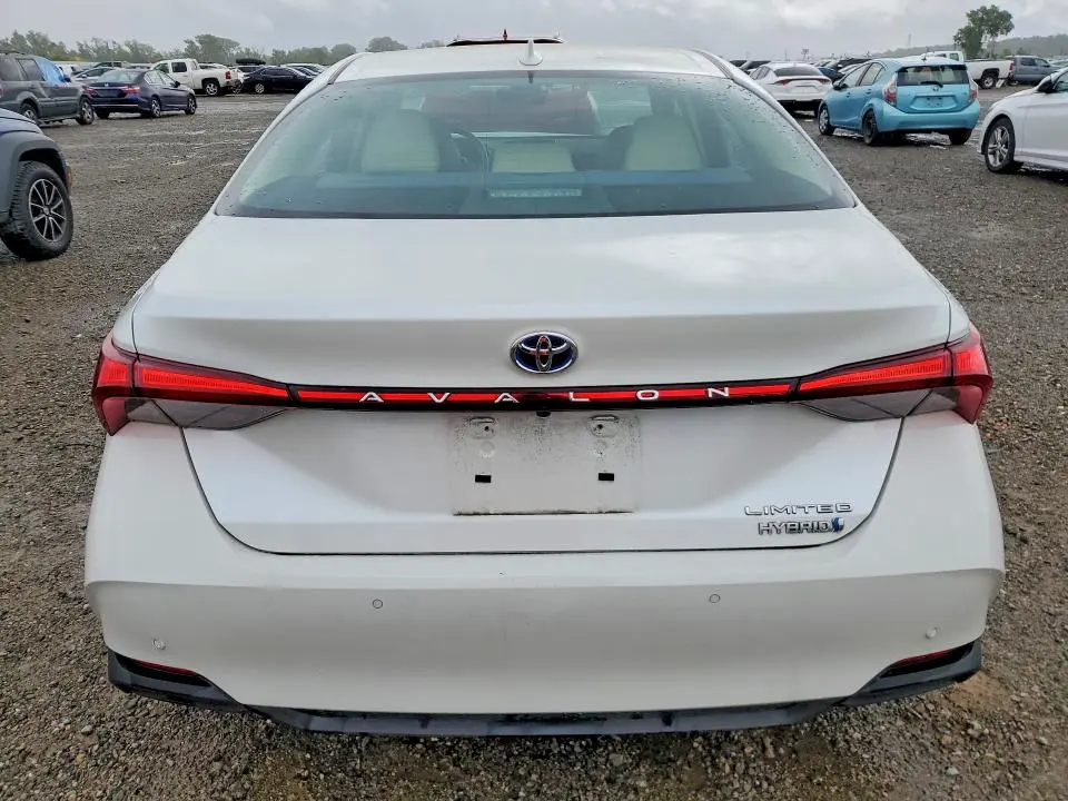 2020 TOYOTA AVALON LIMITED  