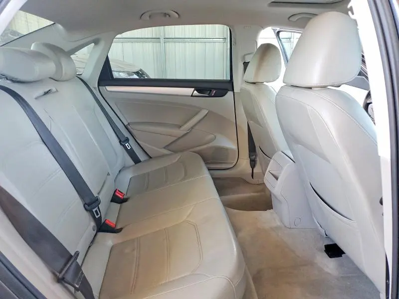 2012 VOLKSWAGEN PASSAT SE  