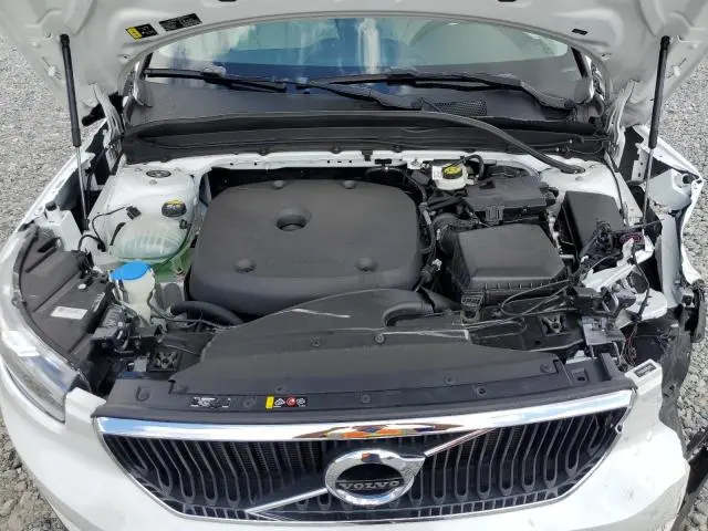 2022 VOLVO XC40 T5 MOMENTUM  