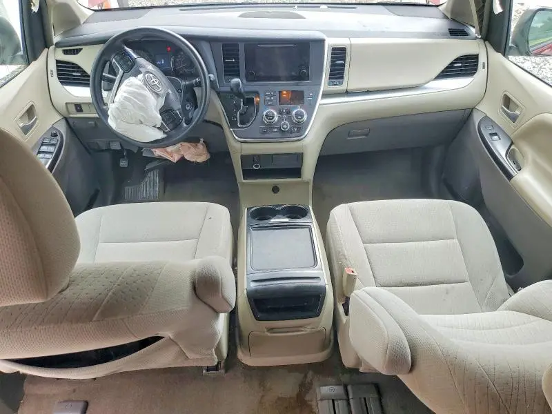 2016 TOYOTA SIENNA LE  