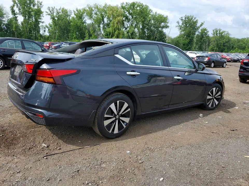 2022 NISSAN ALTIMA SV  