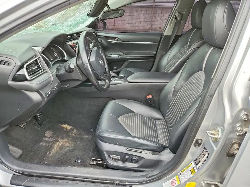 2019 TOYOTA CAMRY SE  