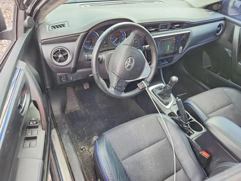 2017 TOYOTA COROLLA SE  