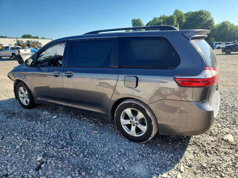2017 TOYOTA SIENNA LE  