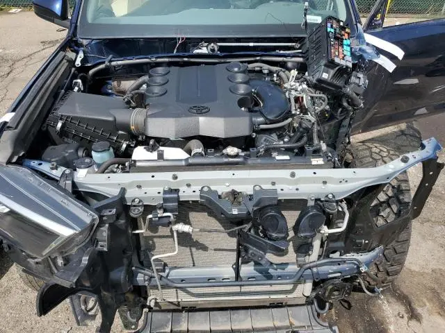 2023 TOYOTA 4RUNNER SE  