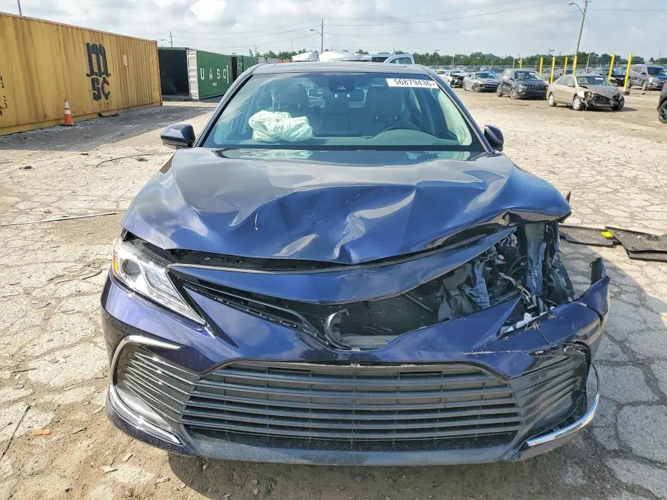 2022 TOYOTA CAMRY XLE  